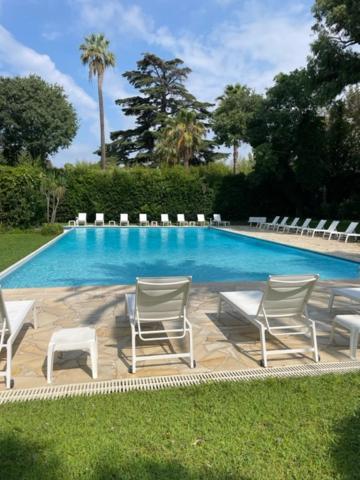T2 Avec Terrasse Et Jardin Apartment Cannes Exterior photo